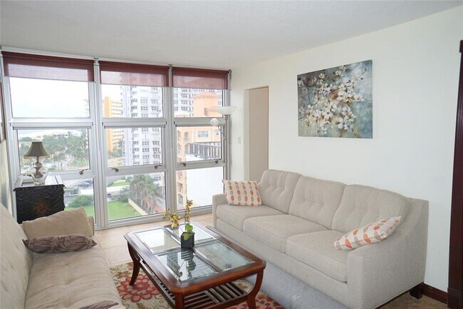 Building Photo - 525 N Ocean Blvd