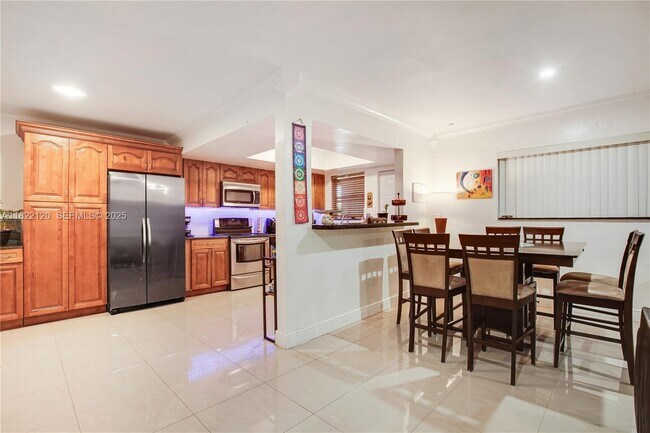 Building Photo - 11930 NE 19th Dr