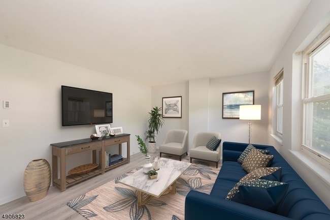 Primary Photo - 62 King Cole Rd