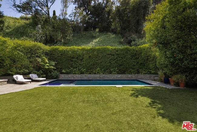 Building Photo - 2435 Mandeville Canyon Rd