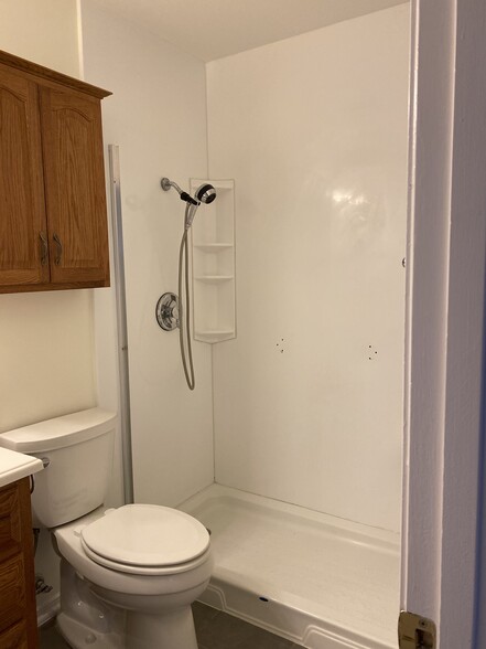 Master Bathroom - 2429 Majestic Dr