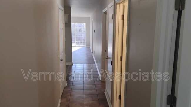 Building Photo - 281 Graystone Cir