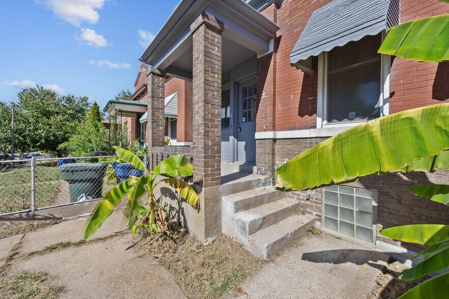 Building Photo - 507 Davis St