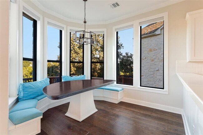 Building Photo - 12120 Carlsbad Dr