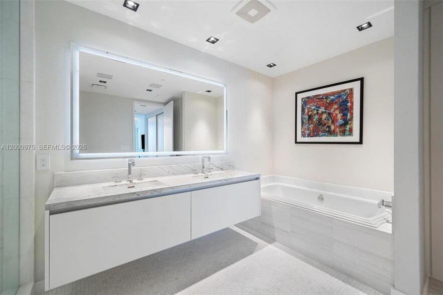 Building Photo - 700 NE 26th Terrace