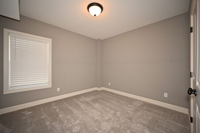 Building Photo - 7465 NW Douglas Ct