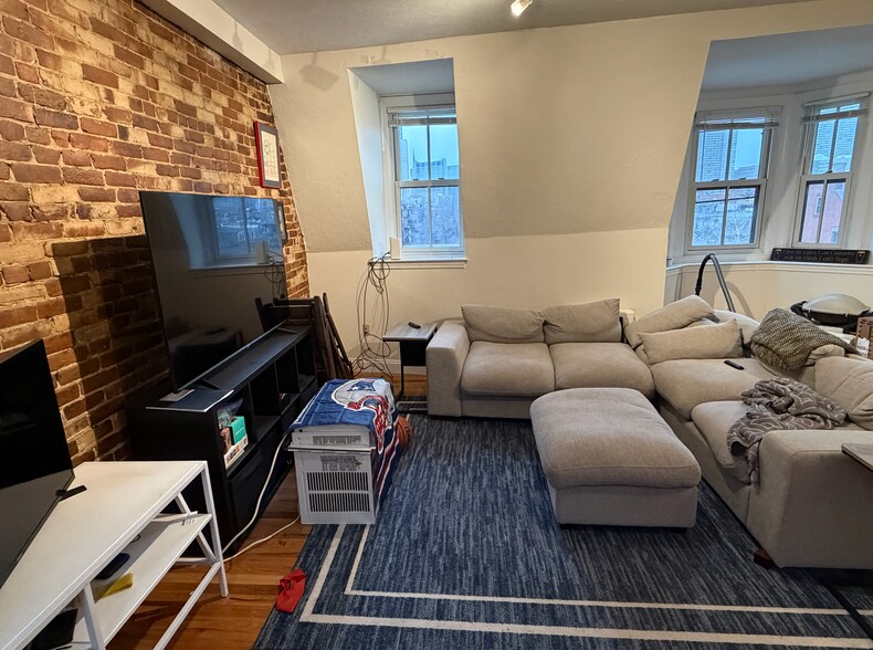 Building Photo - 676 Tremont St