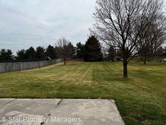 Building Photo - 3 br, 1 bath House - 922 South Main Street...