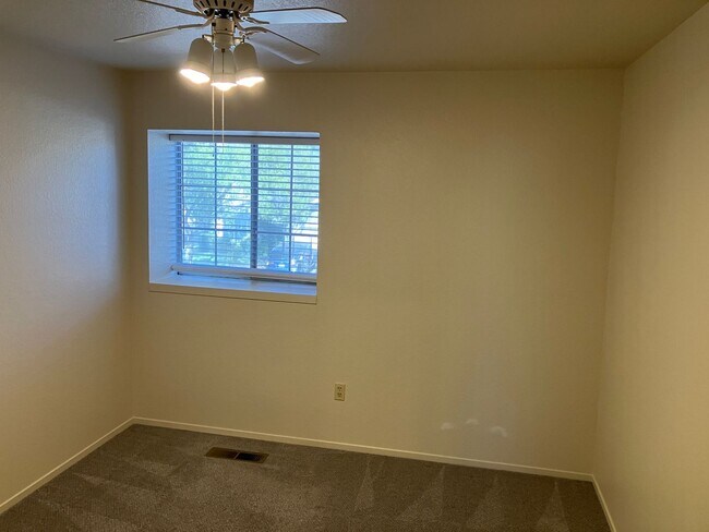 Building Photo - 1725 Branchwood Cir