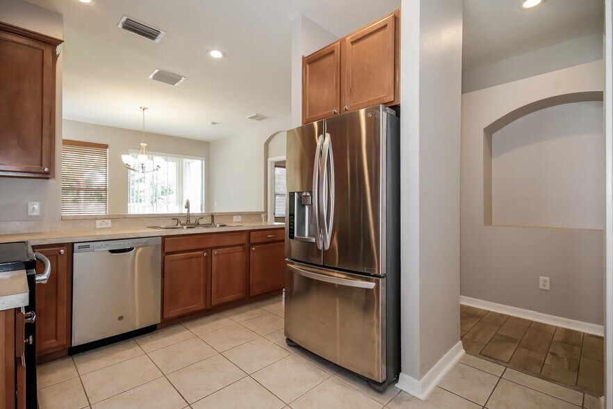 Building Photo - 910 Larwood Pine Dr