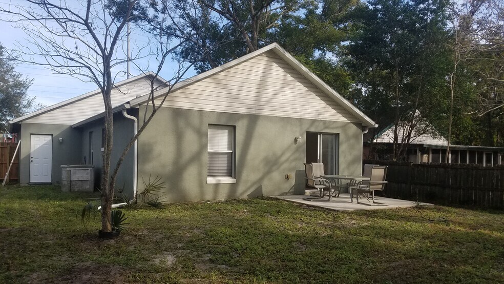 Building Photo - 2306 S Bumby Ave