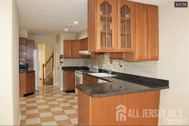 Building Photo - 1363 Thomas Ave