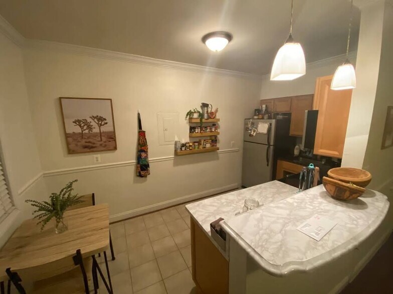 Building Photo - 315 Evarts St NE