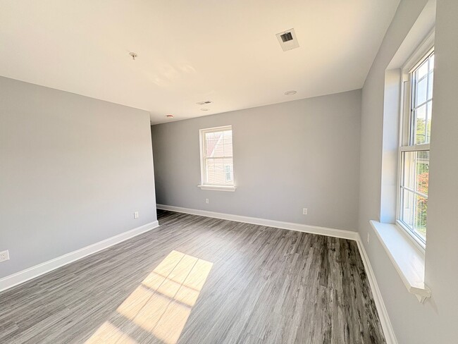 Building Photo - 6710 Hudson St