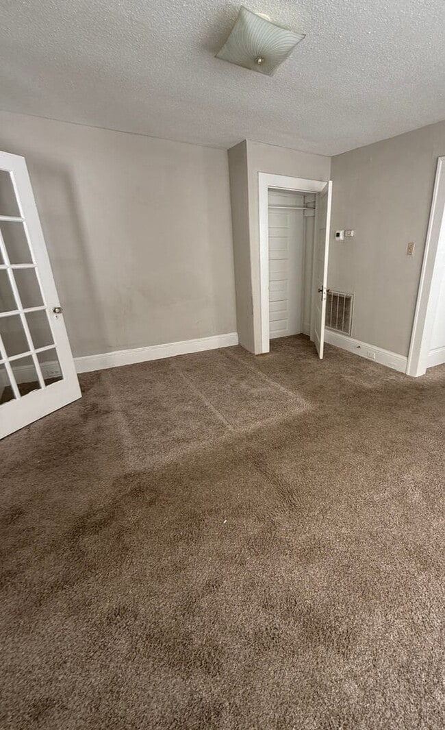 Building Photo - 1404 W. Fourth St. - 3 Unit