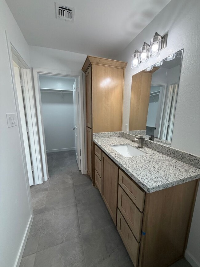 Building Photo - BRAND NEW 3 BEDROOM HOME!