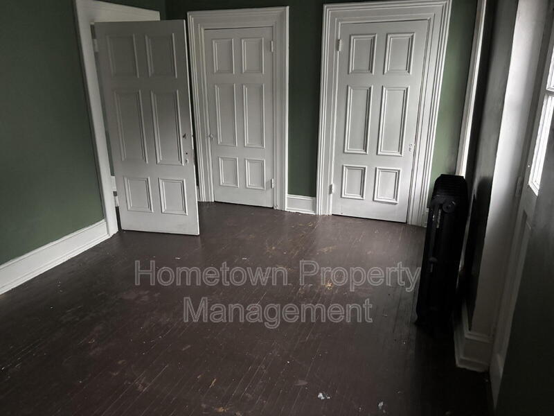 Building Photo - 319 E Sunbury St