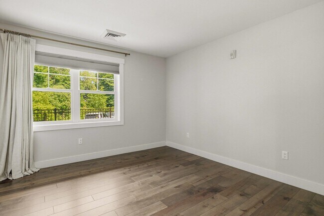 Building Photo - 150 US-1 BYP
