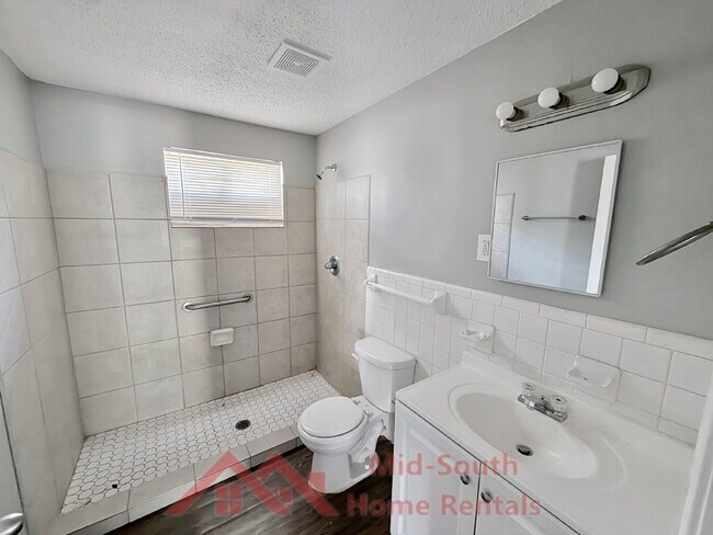 Building Photo - 1733 Gowan Dr