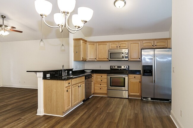 Building Photo - Three Bedroom Home in Hearthstone