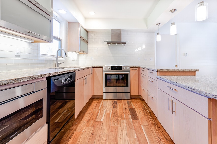 Building Photo - 565 Jack Pine Ct