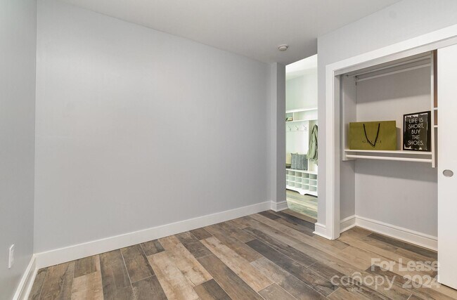 Building Photo - 307 W Trade St