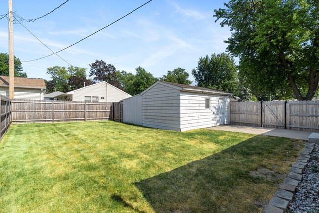 Building Photo - $1,895 | 2 Bedroom, 2 Bathroom House | Pet...