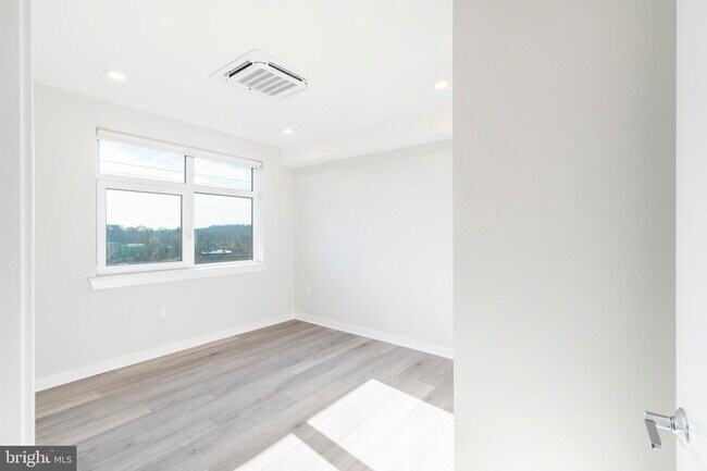 Building Photo - 3449 Scotts Ln