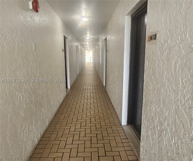 Building Photo - 2160 SW 16th Ave
