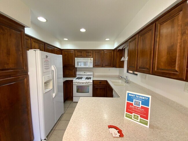 Building Photo - 3 Bedroom Single Story Home Available Near...