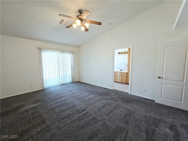 Building Photo - 250 S E Comstock Cir