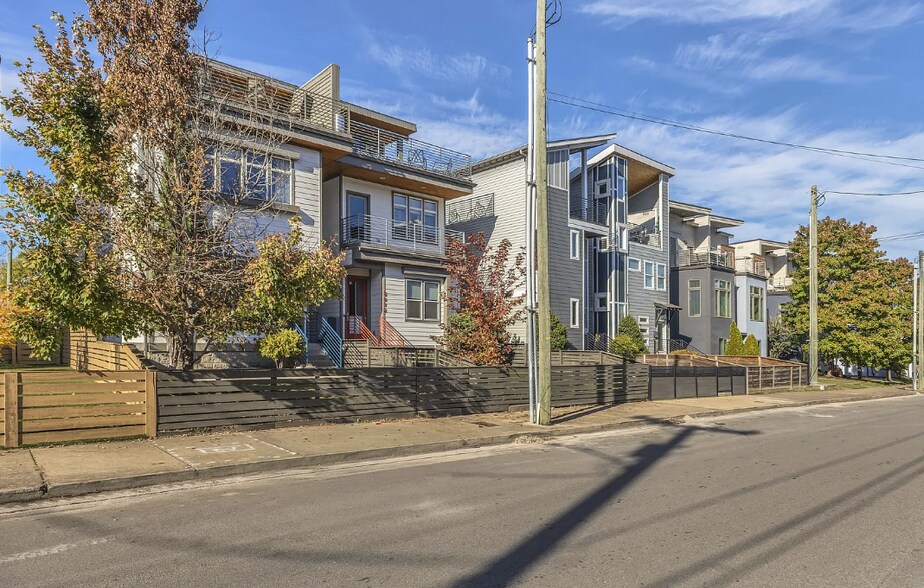 Building Photo - 606B Hume St