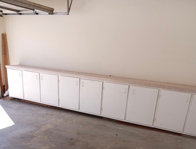 Cabinets in garage - 2928 Blackhawk Dr