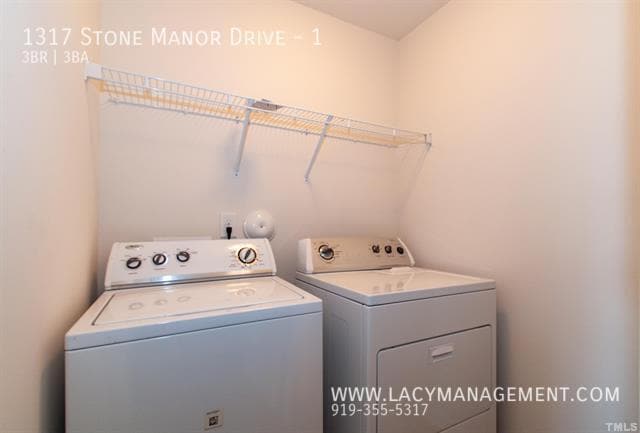 Building Photo - 1317 Stone Manor Dr