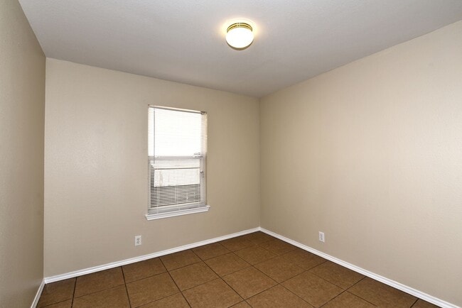 Building Photo - GREAT LOCATION: 1604 & SHAENFIELD  |  3 BE...