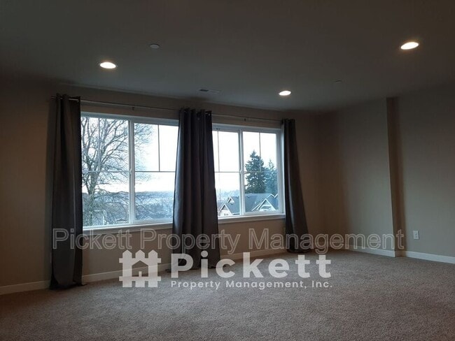 Building Photo - 1004 Samara St