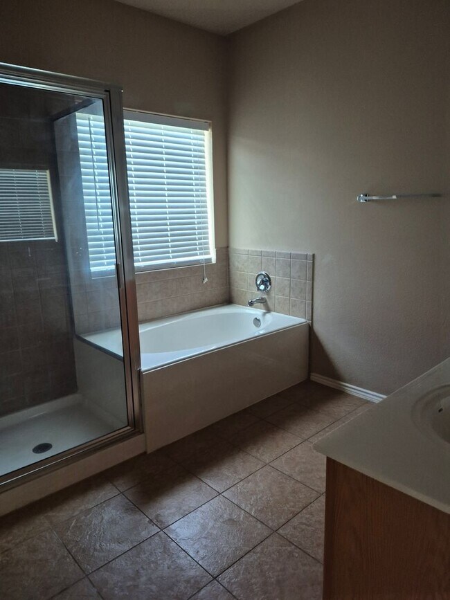Building Photo - Bright & Inviting 3-Bedroom Home with Flex Space in The Meadows at Buda