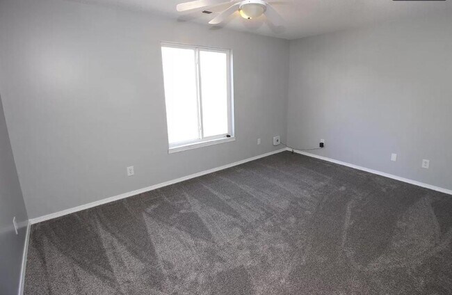 Building Photo - 1119 E Rushwood Dr
