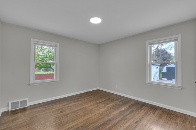 Building Photo - 18333 Beechwood St