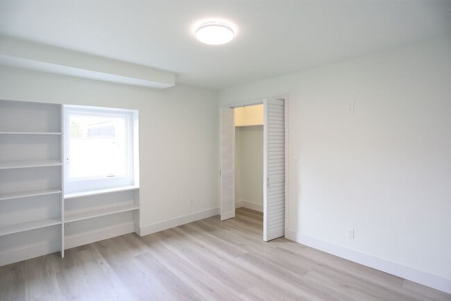 Building Photo - OPEN HOUSE: Sunday (7/20) 1:30pm-2:00pm. F...