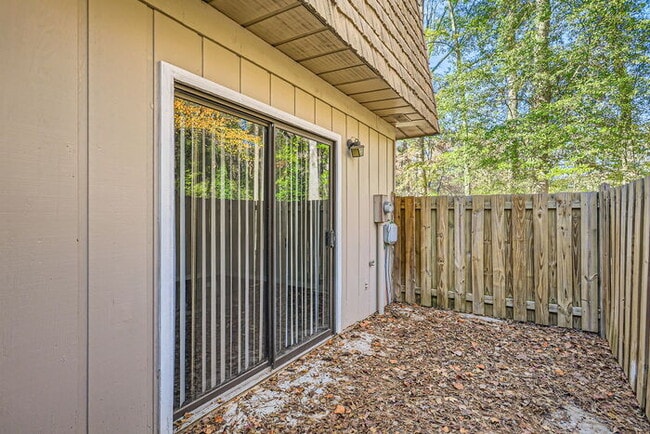 Building Photo - Charming 2-Bedroom Town Home for Rent in Morrow, GA