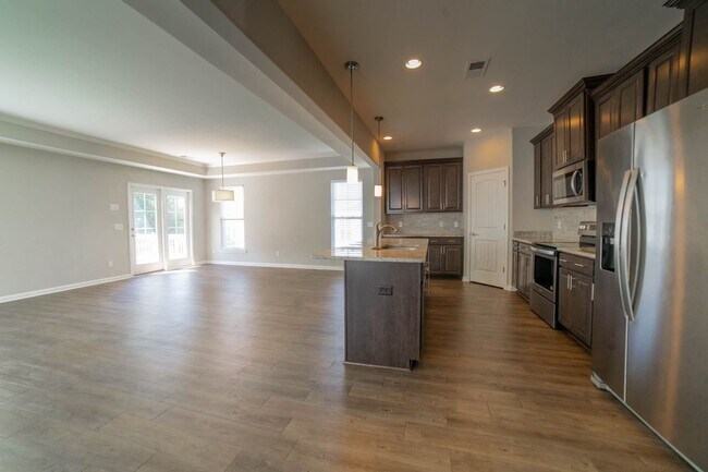 Building Photo - Available Now! ?? ?? ??!