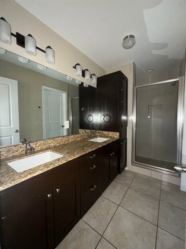 Building Photo - 5310 Hacienda Ln