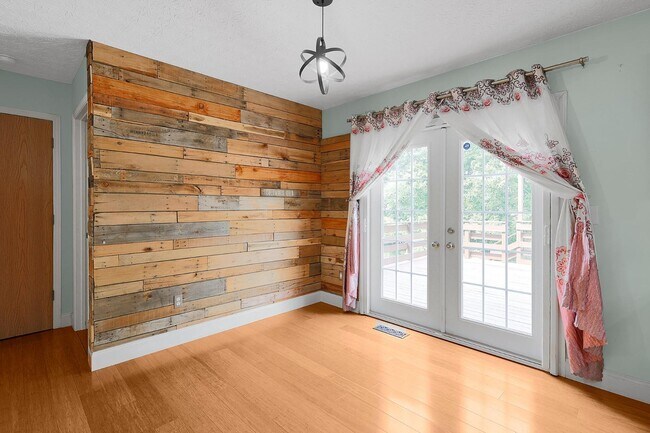 Building Photo - 299 Iris Trail Dr