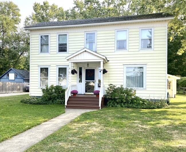 Primary Photo - 12 Warren St