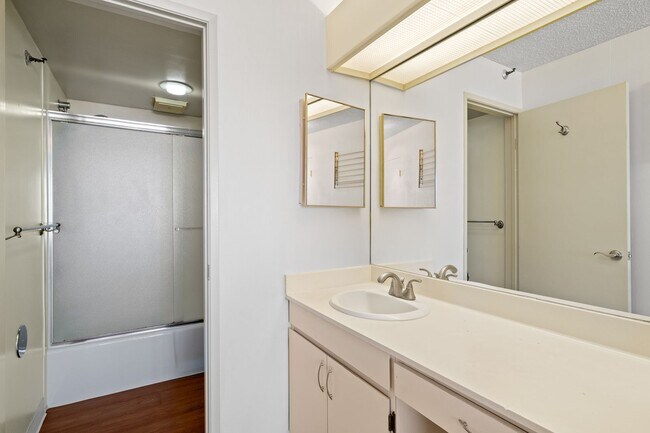 Building Photo - Spacious 2 Bedroom, 2 Bath with 2 Assigned Parking Stalls!