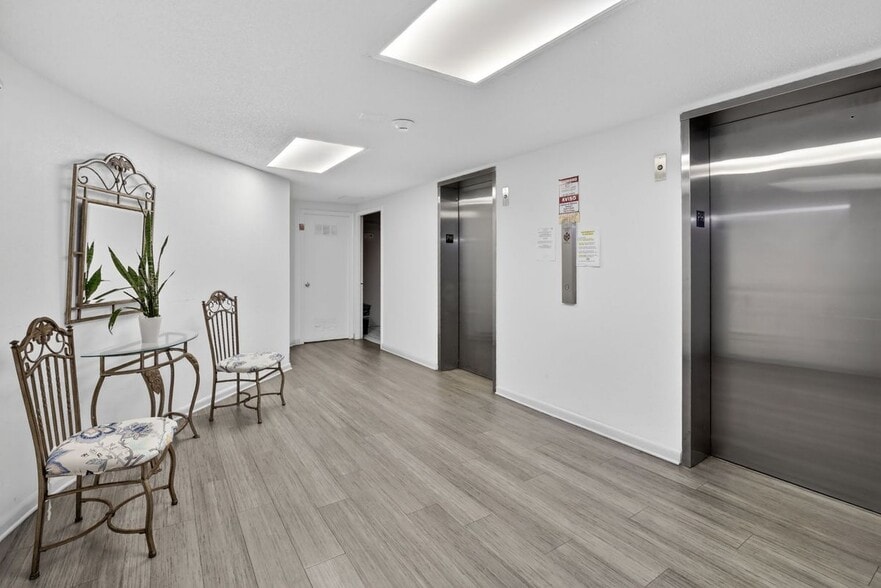 Building Photo - 1817 S Ocean Dr