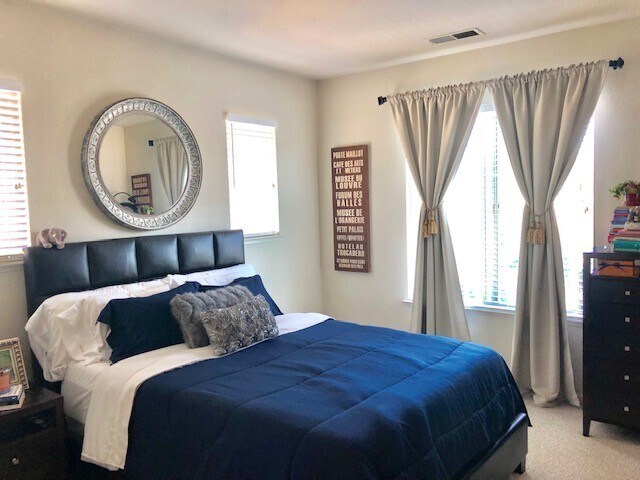 Building Photo - Beautifully updated, tri- level 4 Bd/2.5 B...
