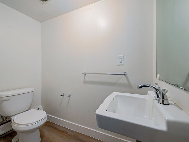 Building Photo - Easy Living in White Lake – 1 Bed with Smart Layout!