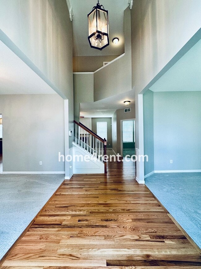 Building Photo - 8719 Dunraven St
